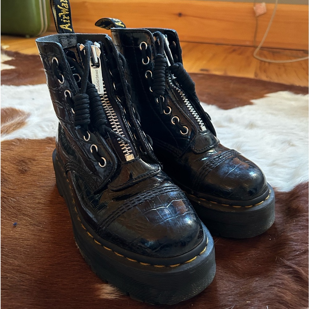 dr martens sinclair croc emboss platform boots